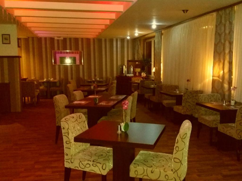 Abant Hotel Frankfurt Обертсхаузен Екстериор снимка