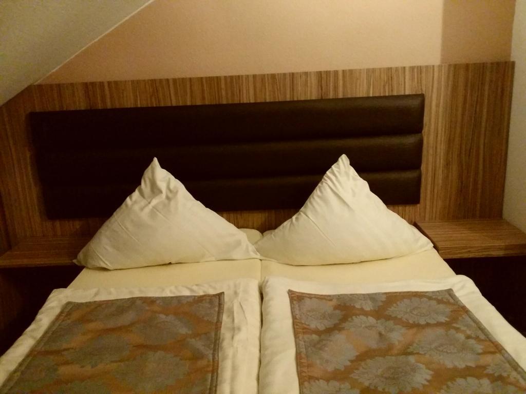 Abant Hotel Frankfurt Обертсхаузен Екстериор снимка