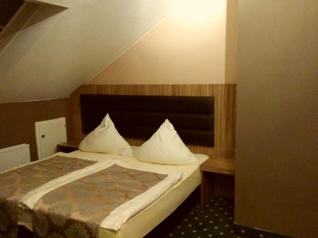 Abant Hotel Frankfurt Обертсхаузен Екстериор снимка
