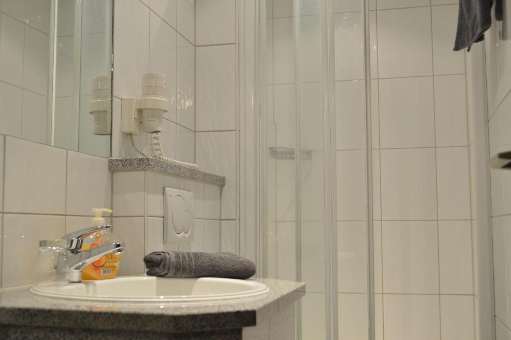 Abant Hotel Frankfurt Обертсхаузен Стая снимка