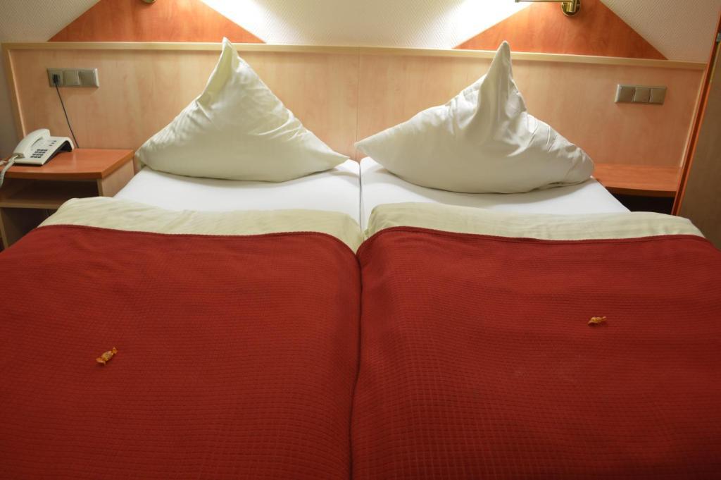 Abant Hotel Frankfurt Обертсхаузен Стая снимка