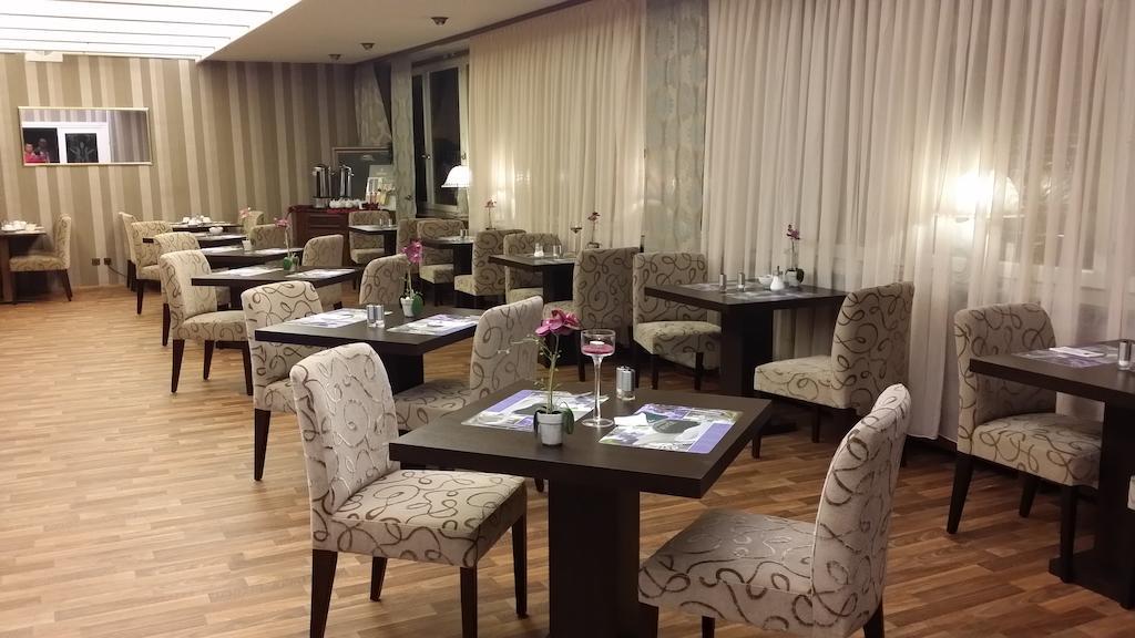 Abant Hotel Frankfurt Обертсхаузен Екстериор снимка