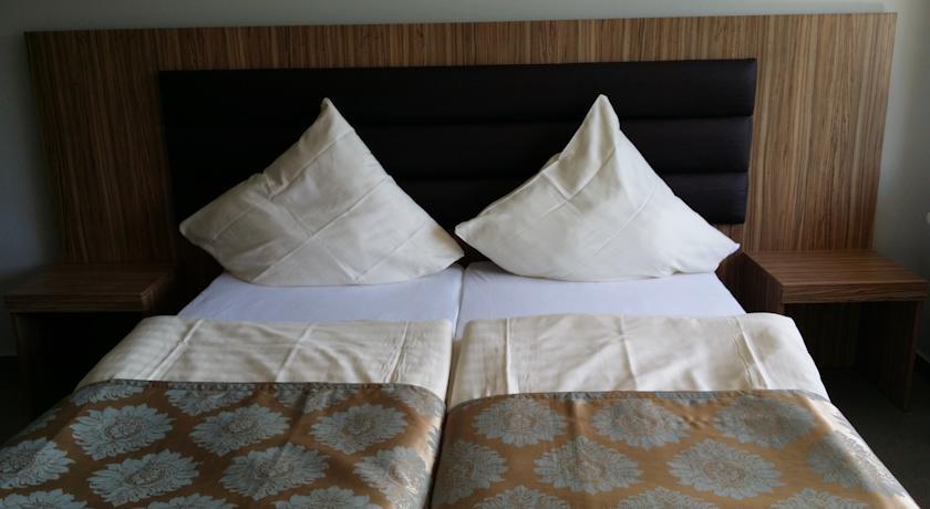 Abant Hotel Frankfurt Обертсхаузен Екстериор снимка
